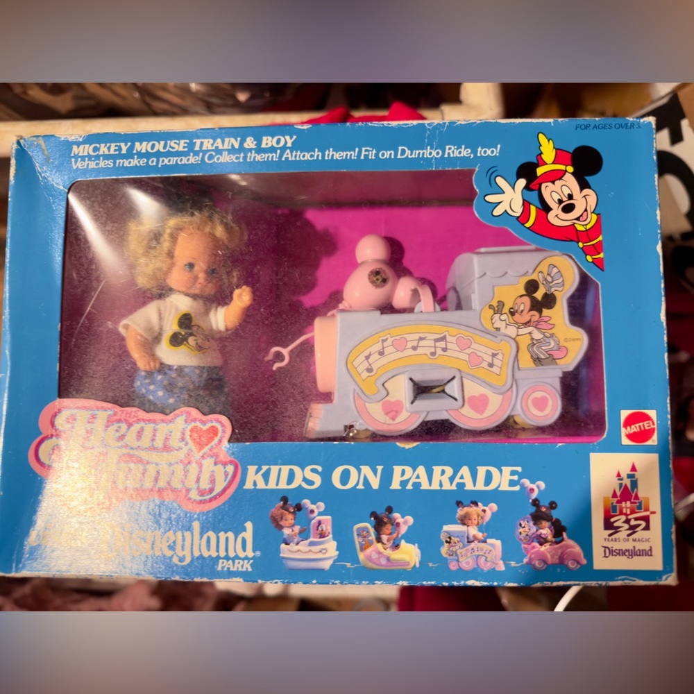 NIB The Heart Family Visits Disneyland Park Kids on Parade Mickey Mouse Boy 1990